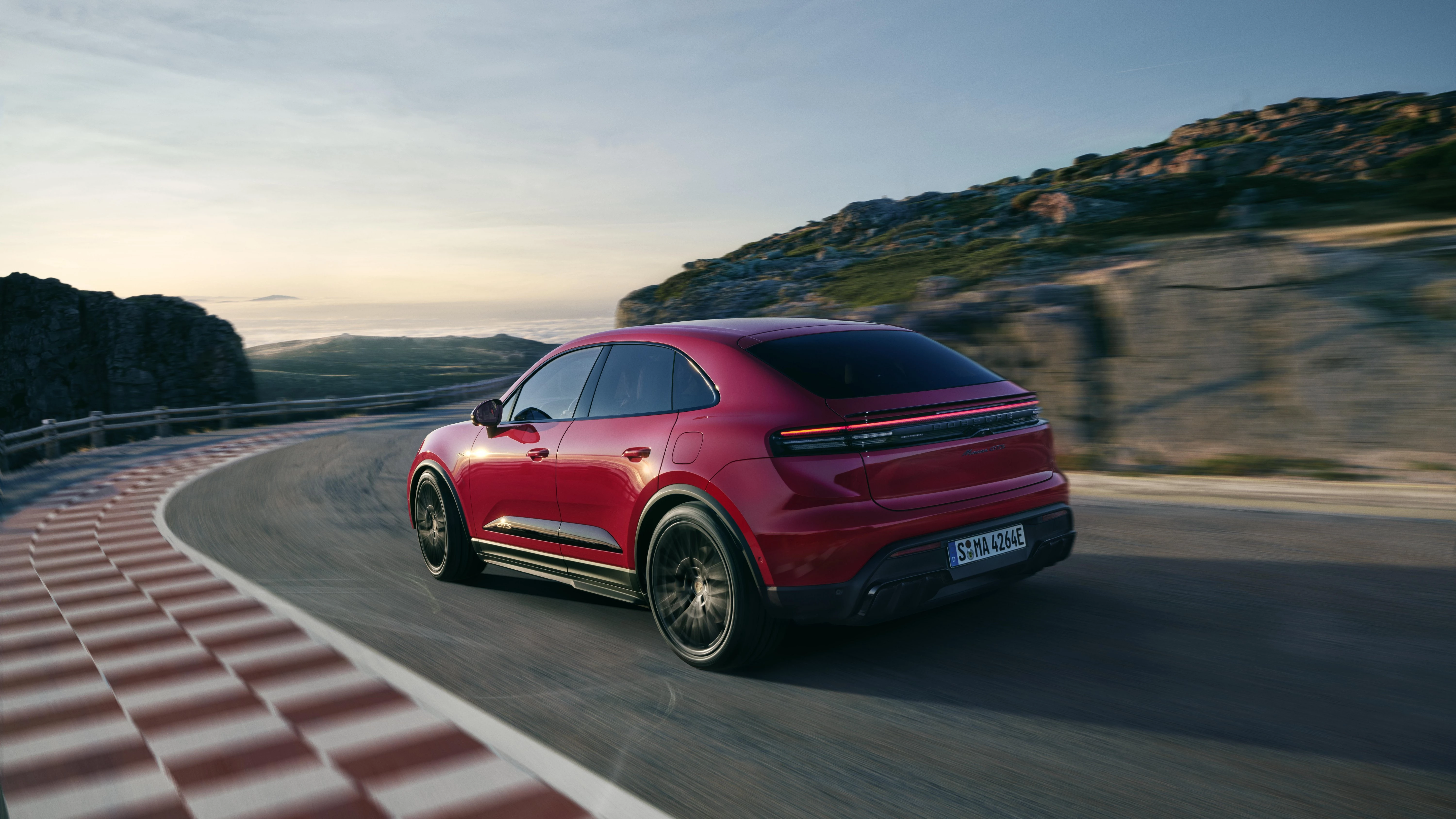 Porsche Macan GTS in action: an electric car that impresses - test drive from the editor of Vogue UA9
