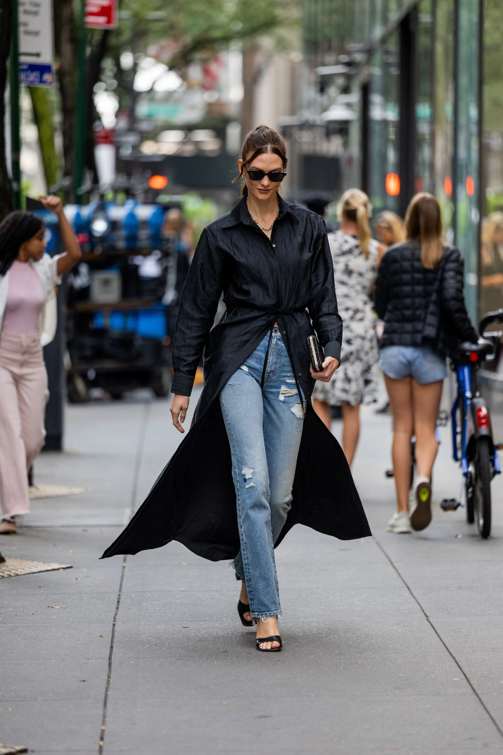 Shirt dress + cigarette jeans - a trendy combination of 20261