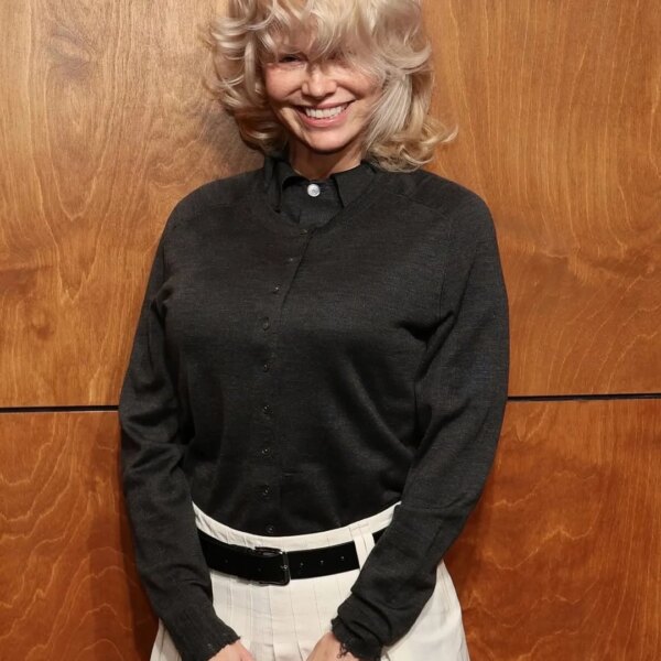 Pamela Anderson's new haircut is decidedly rock 'n' roll