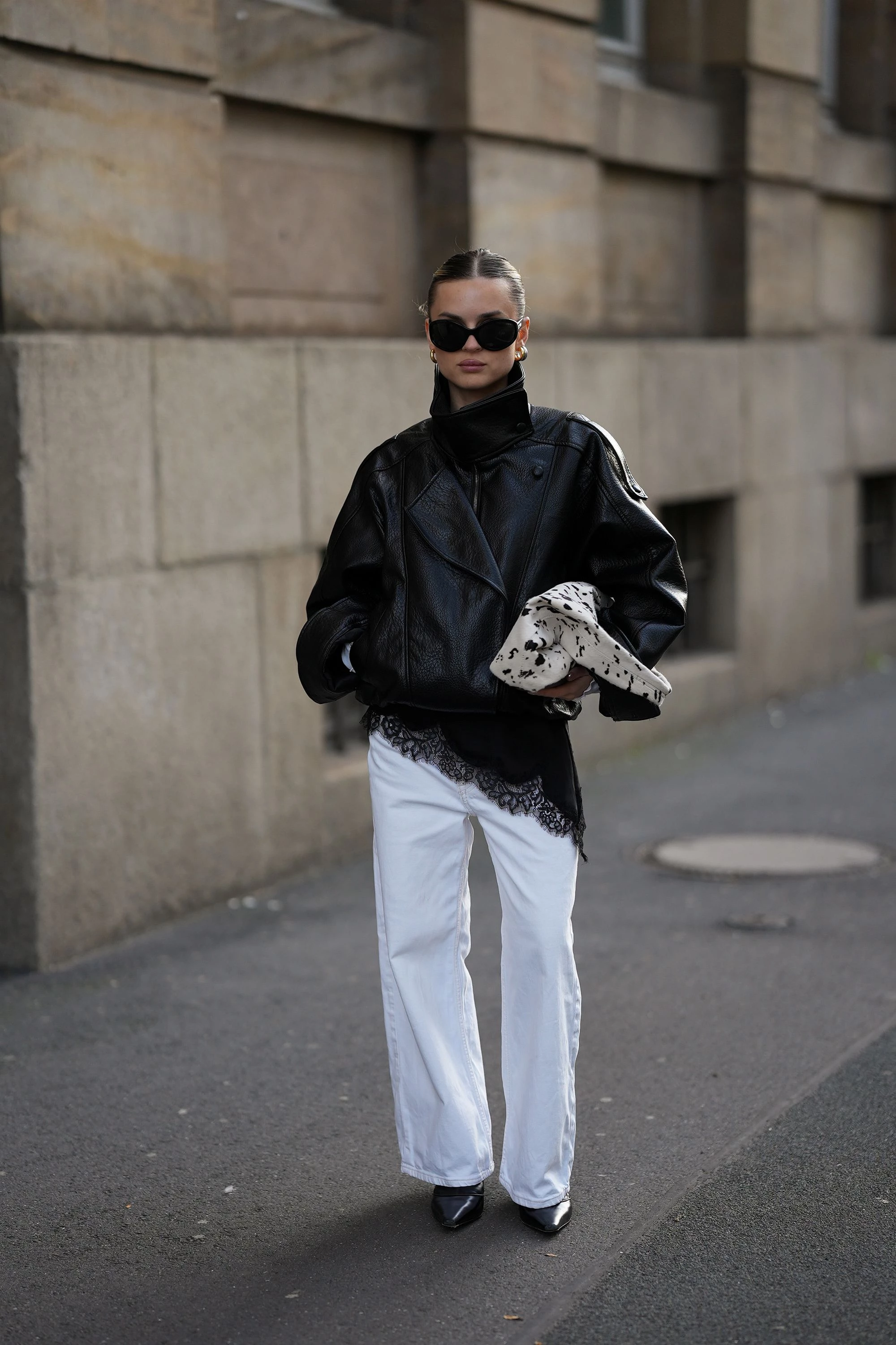 These high-rise jeans are back in style—and here's why everyone's wearing them3