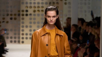 The colored leather skirt is back — and trendier than ever: 5&hellip;