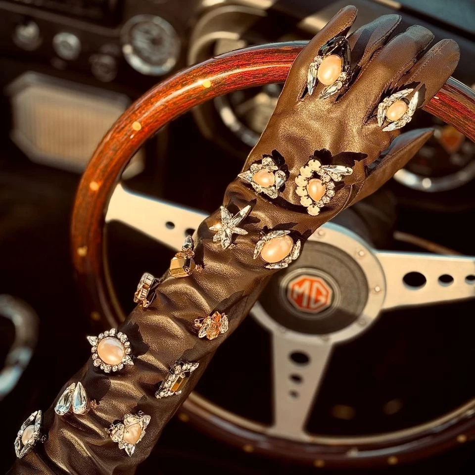 Instagram @houseofemmanuele0