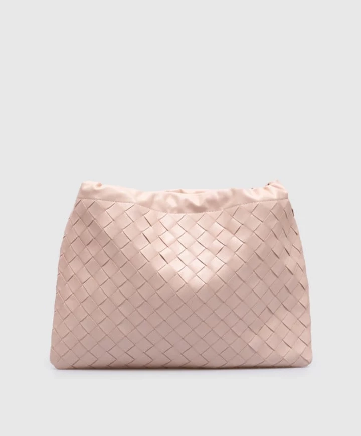 This delicate bag is the most appropriate color choice for this warm season.10