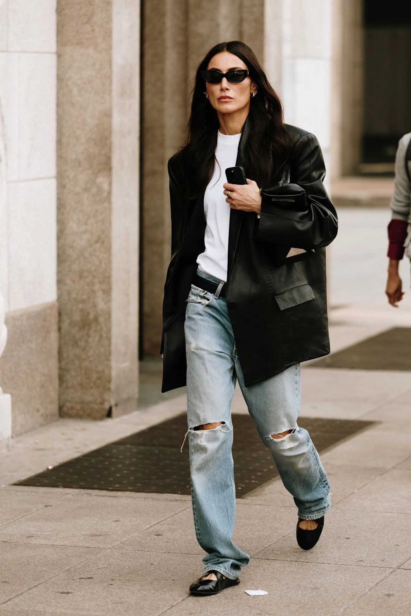 White T-shirt, jeans and a blazer: 5 spring look ideas that always work4
