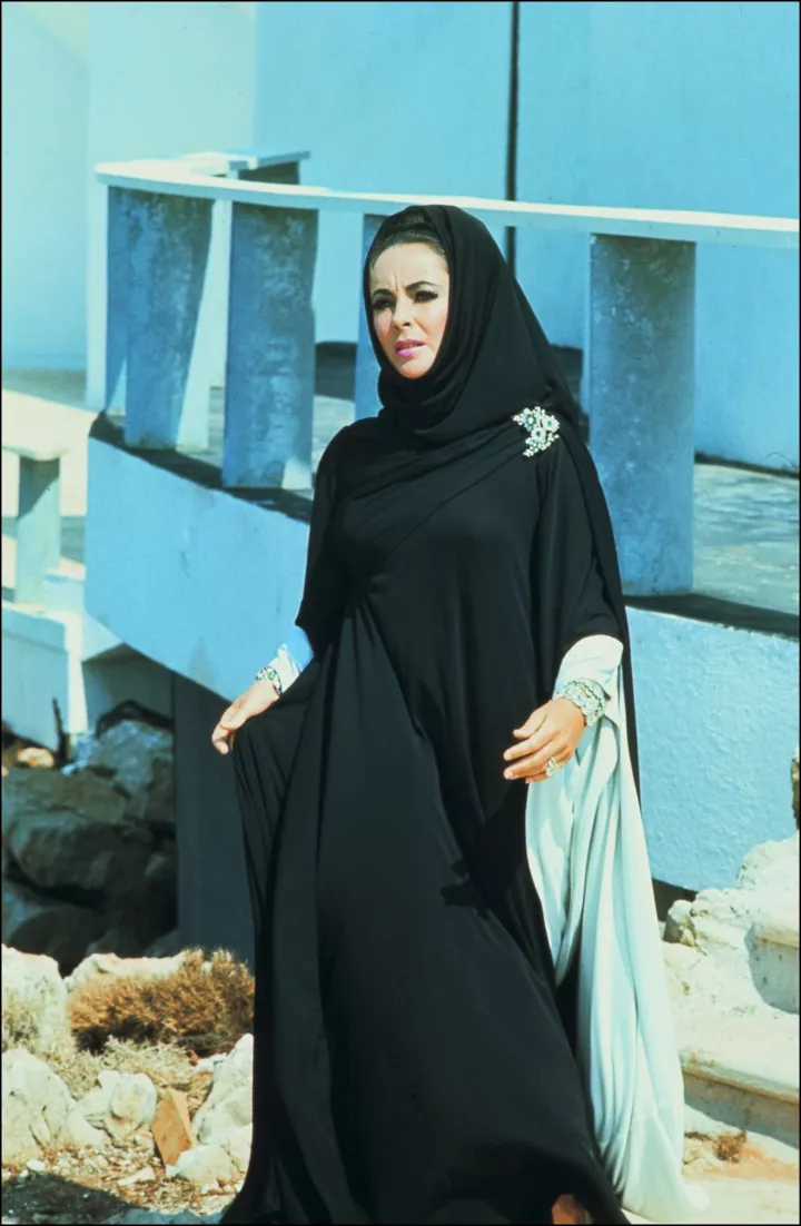 Elizabeth Taylor and her jewelry in the movies4