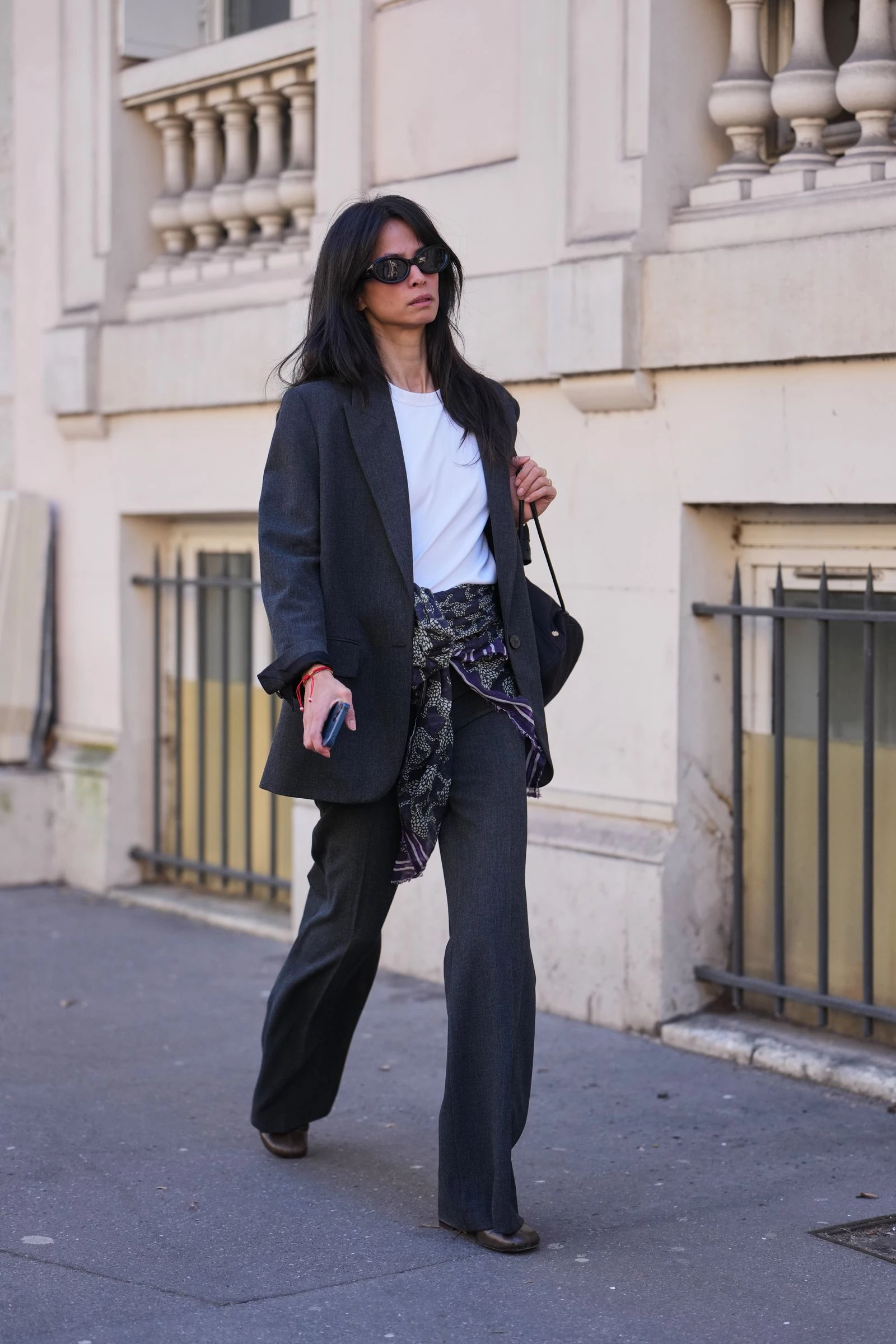 White T-shirt, jeans and a blazer: 5 spring look ideas that always work2