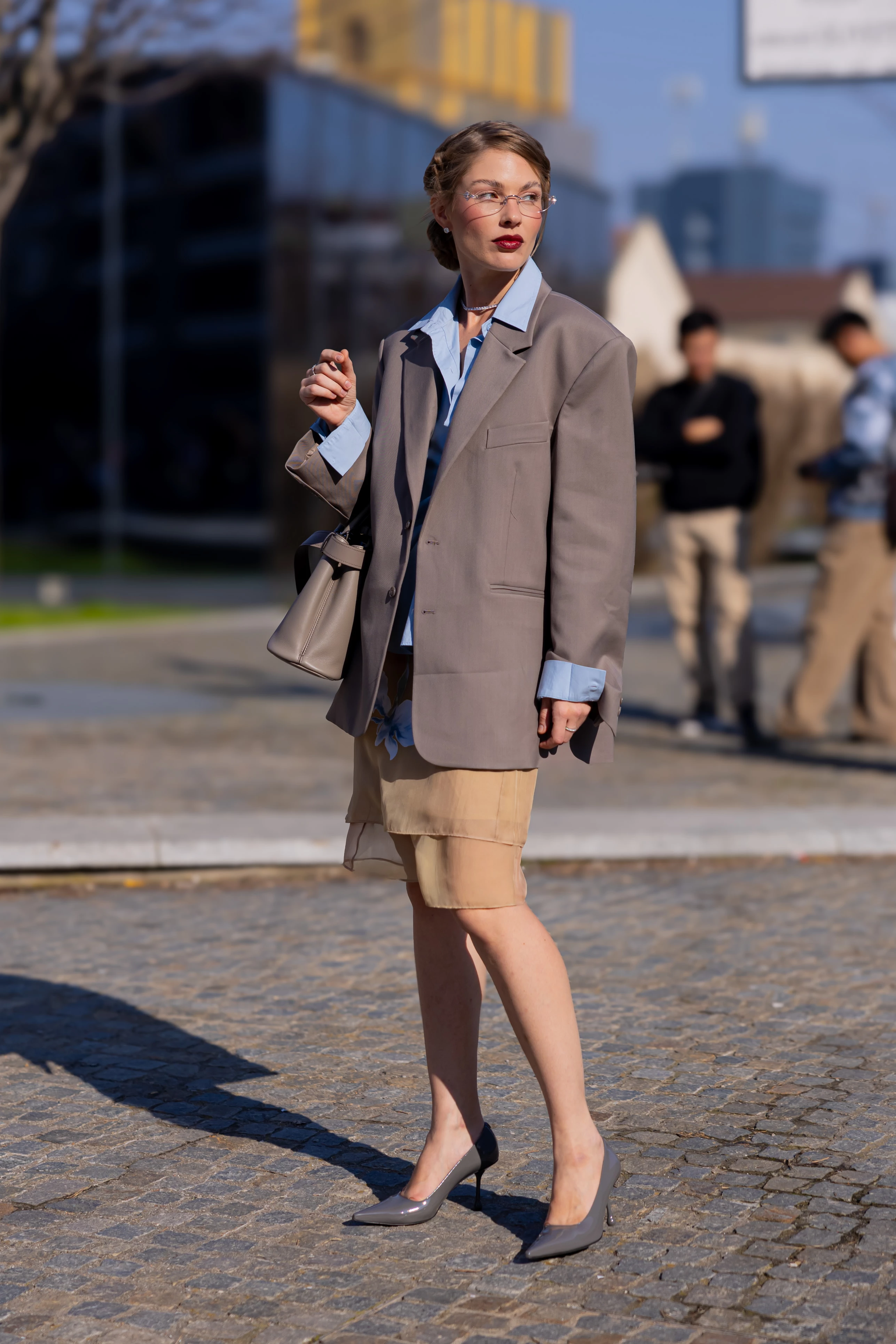 Streetstyle: the most fashionable girls on the streets of Milan17