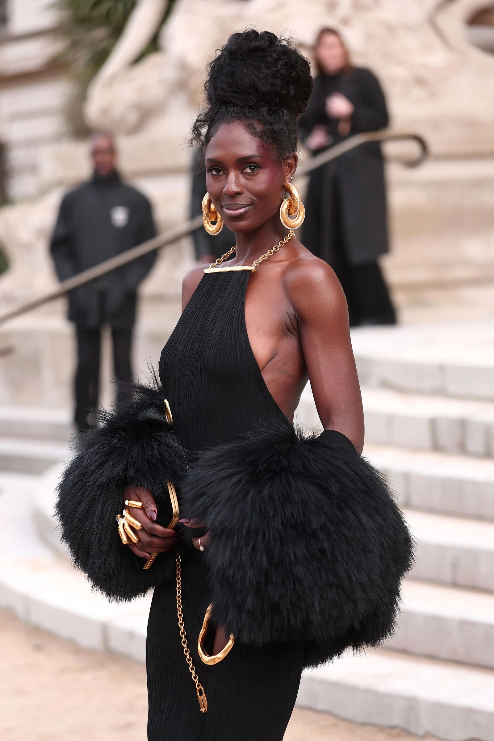 Earrings that replace makeup: the main trend of 20265