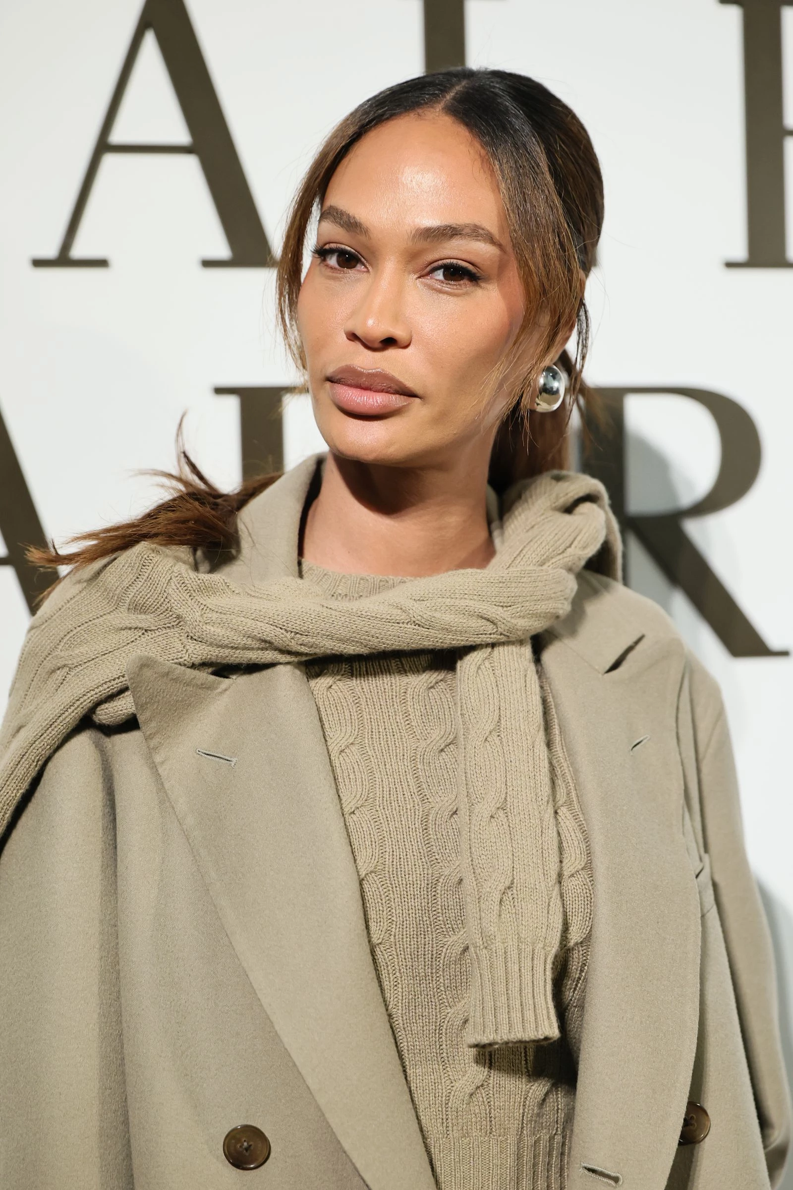 Earrings that replace makeup: the main trend of 20267