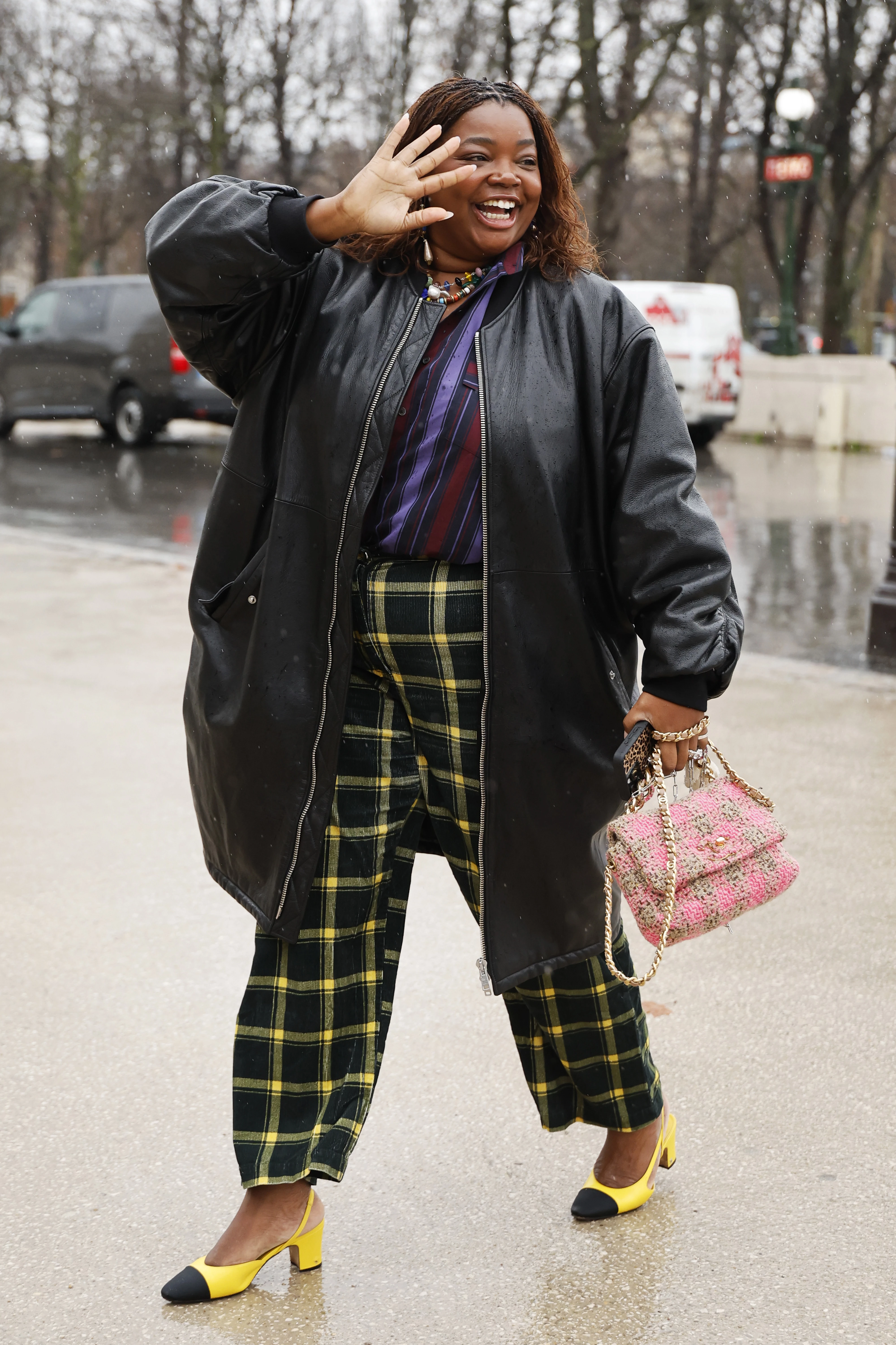 Yellow shoes are a cheerful trend that sets the mood for the season2