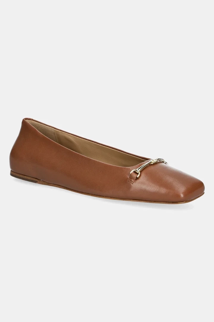Brown ballet flats are the most elegant and versatile shoes this spring12