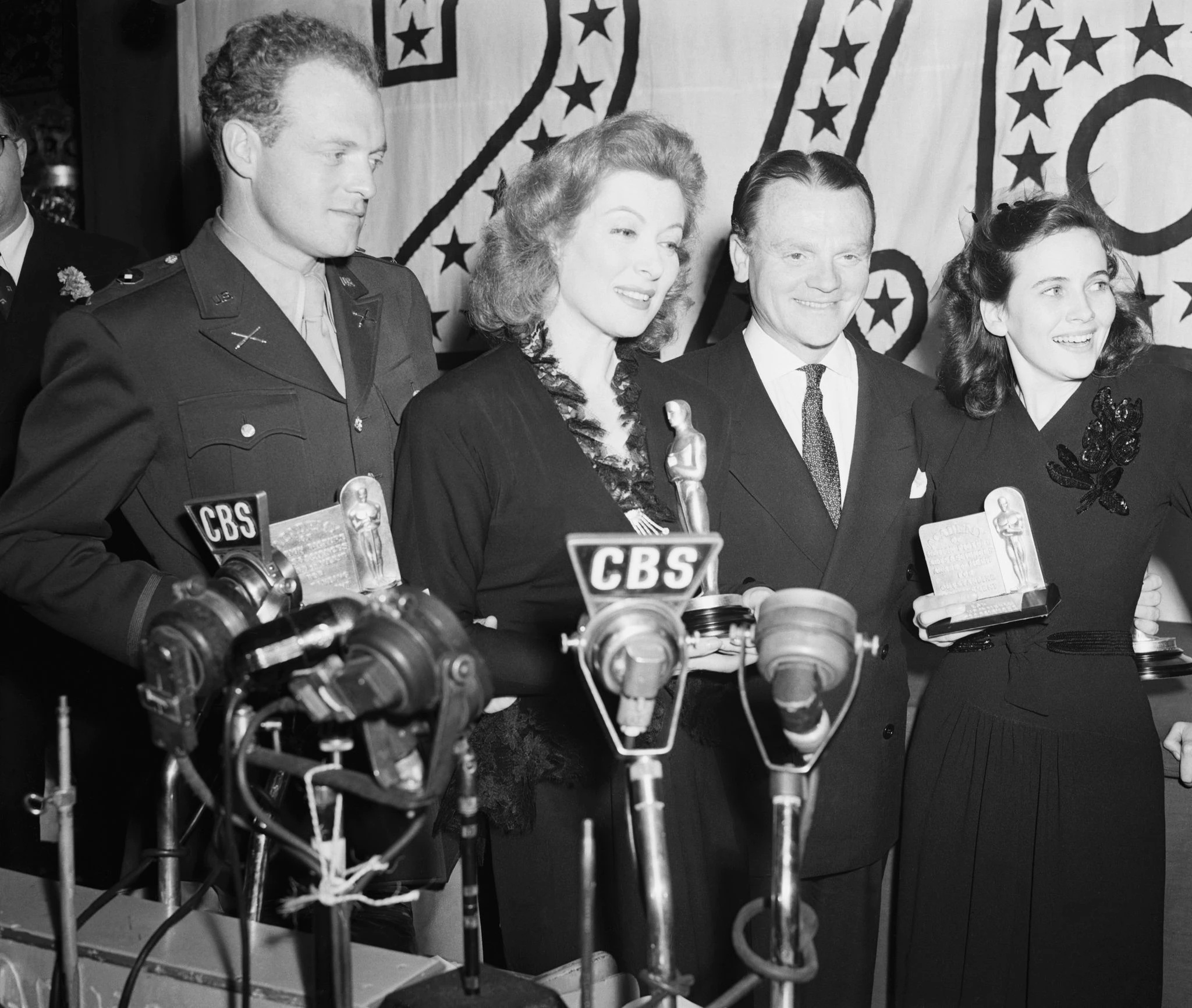 Greer Garson (second from left), 194371