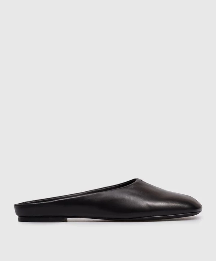 A minimalist's dream: slippers without unnecessary details are the most fashionable shoes this spring and summer11