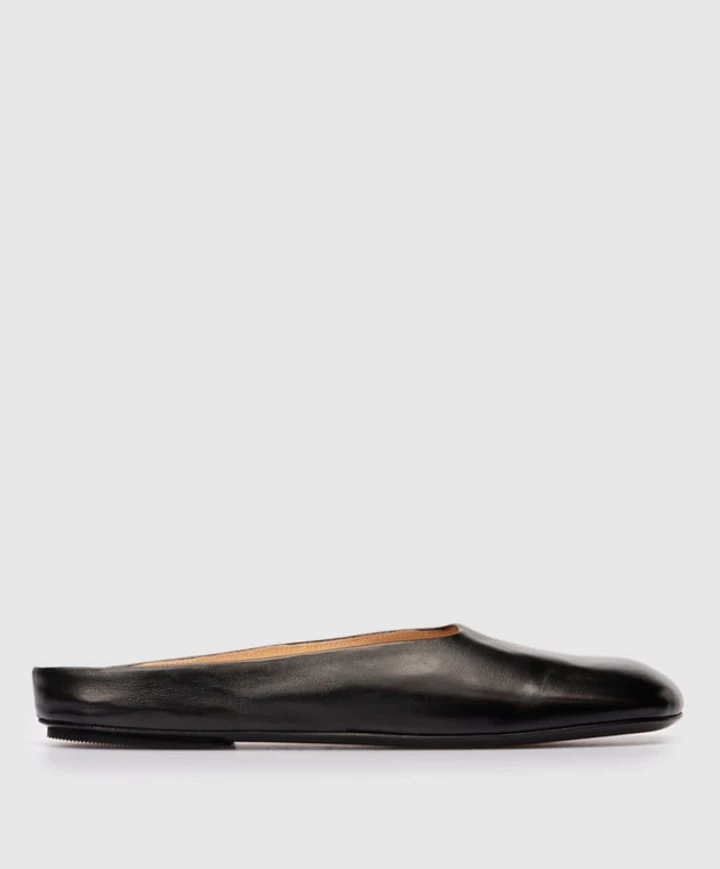 A minimalist's dream: slippers without unnecessary details are the most fashionable shoes this spring and summer10