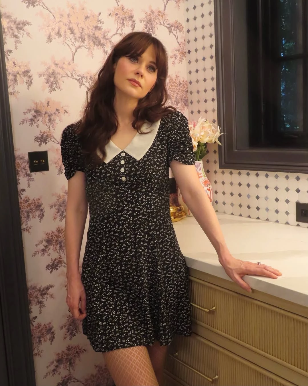 Photo: @zooeydeschanel1