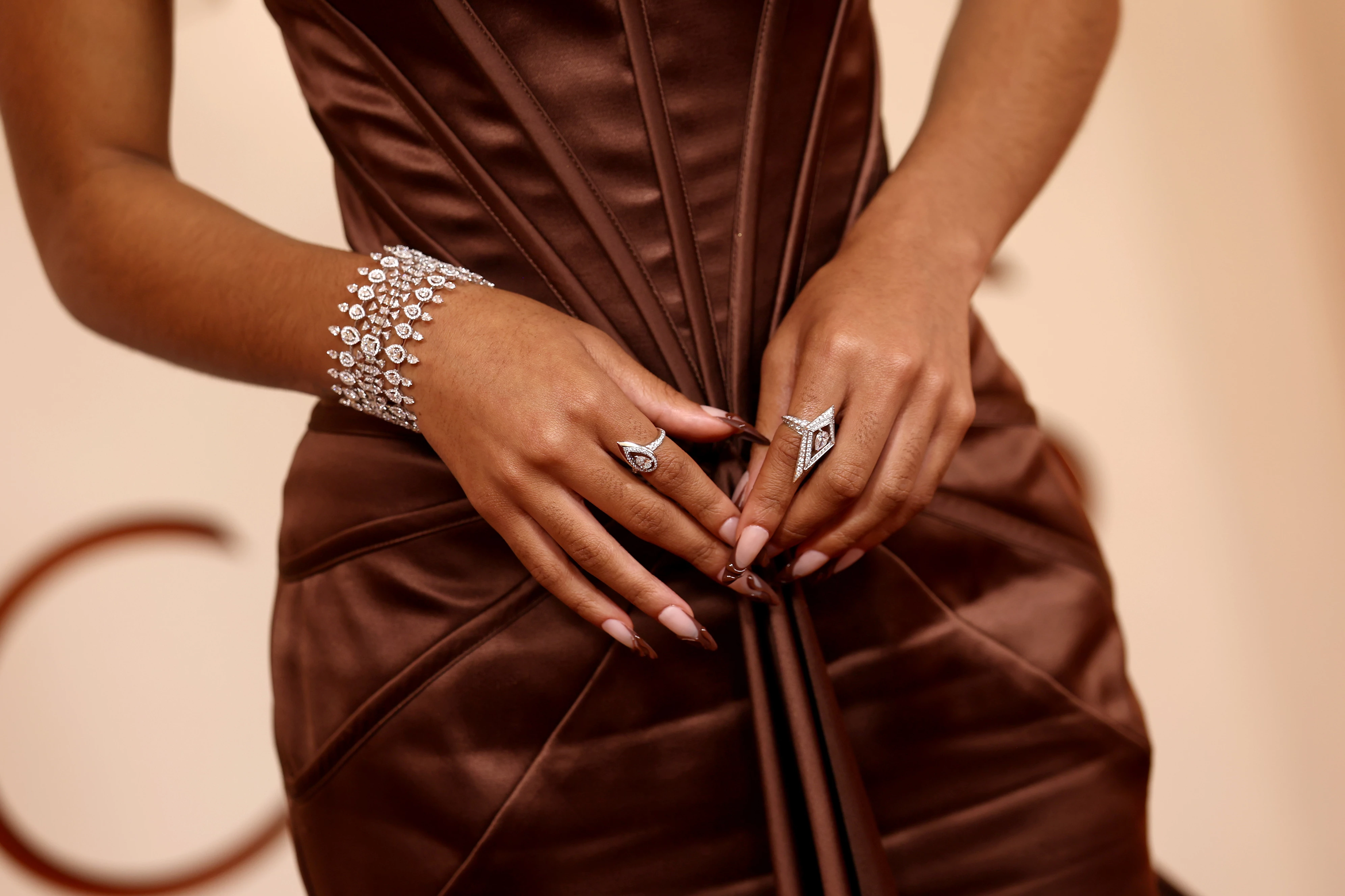 The most beautiful manicure of the Oscars 2026 ceremony: from sculptural gold to "liquid diamonds"2