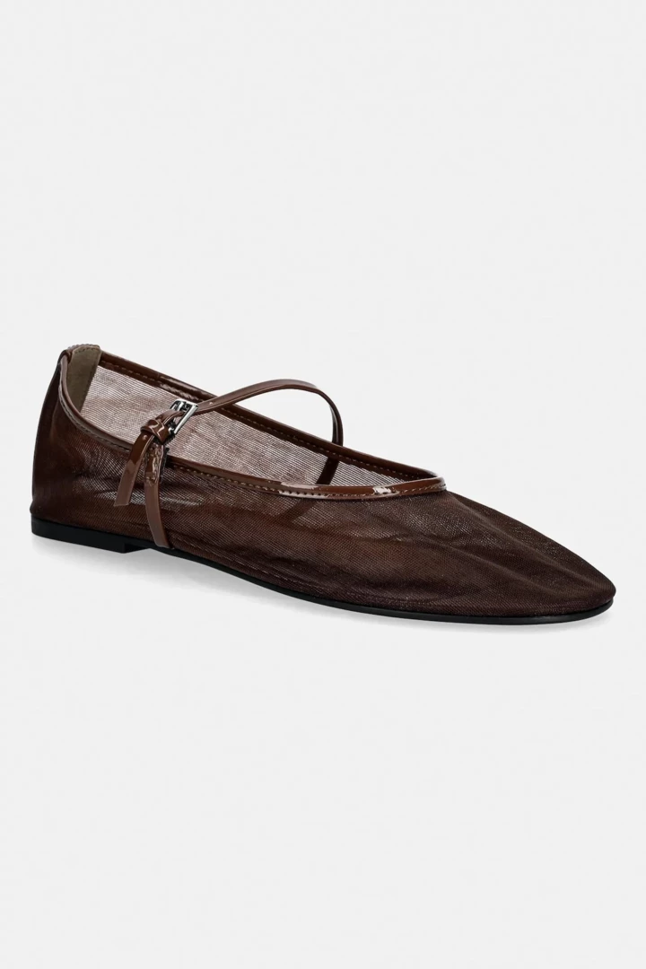 Brown ballet flats are the most elegant and versatile shoes this spring9