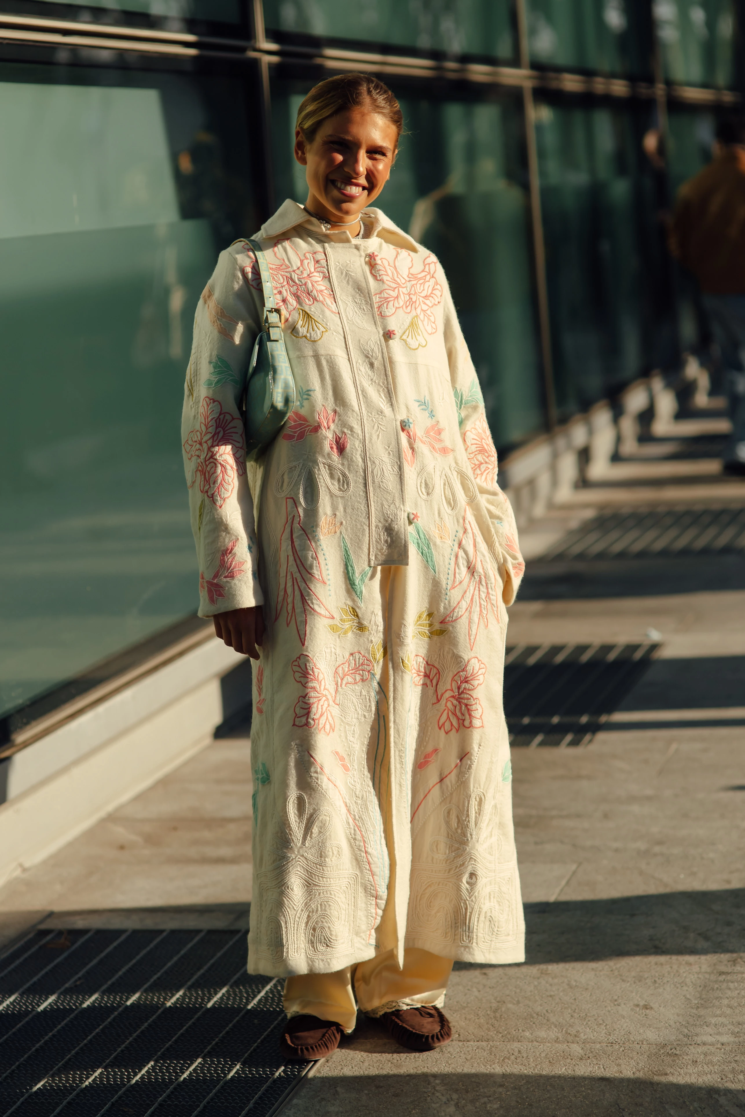 Streetstyle: the most fashionable girls on the streets of Milan23