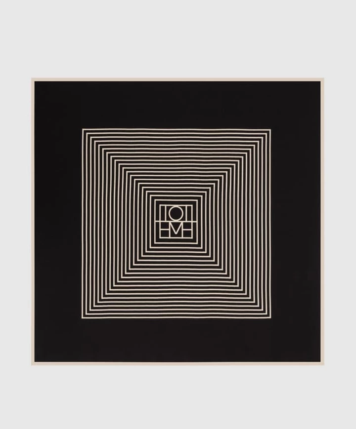 A bandana around the neck is the most fashionable accessory of the season in the style of cowboy chic.9