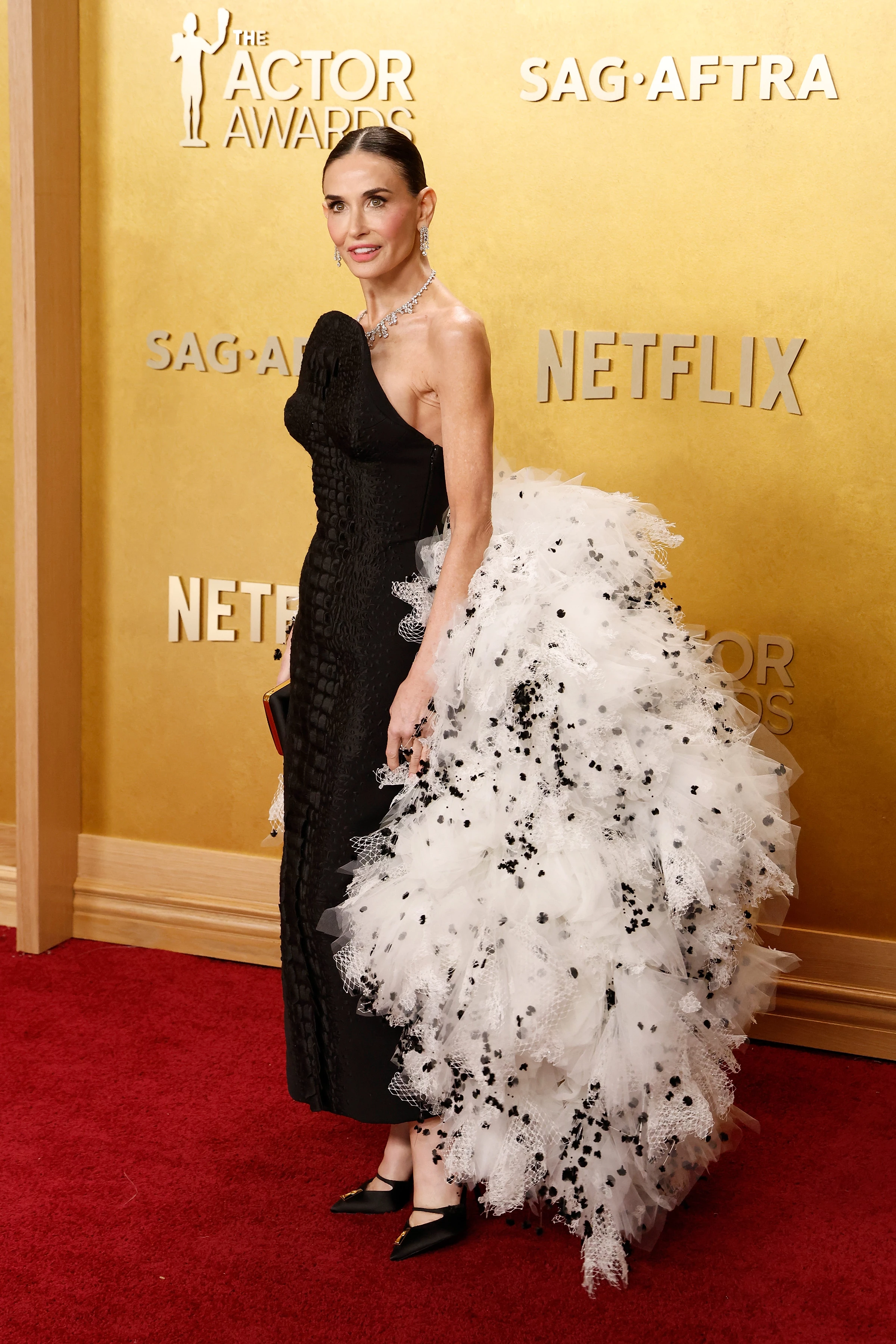 Demi Moore in Schiaparelli0