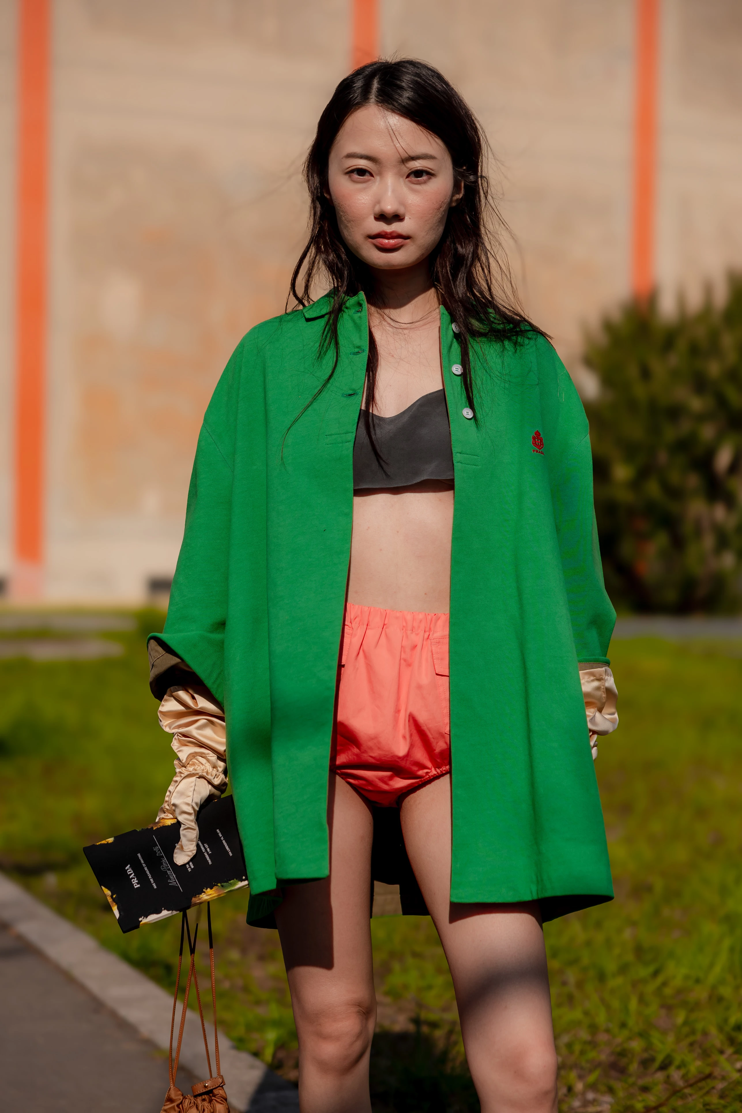 Streetstyle: the most fashionable girls on the streets of Milan15