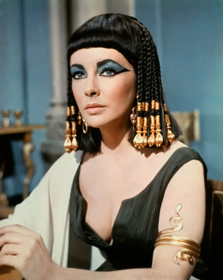 Elizabeth Taylor and her jewelry in the movies2