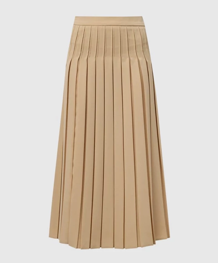 Unexpectedly, this is the skirt that fashionistas are choosing this spring4