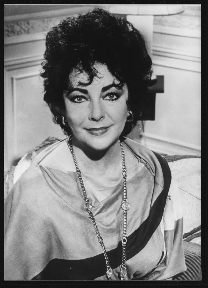 Elizabeth Taylor and her jewelry in the movies10