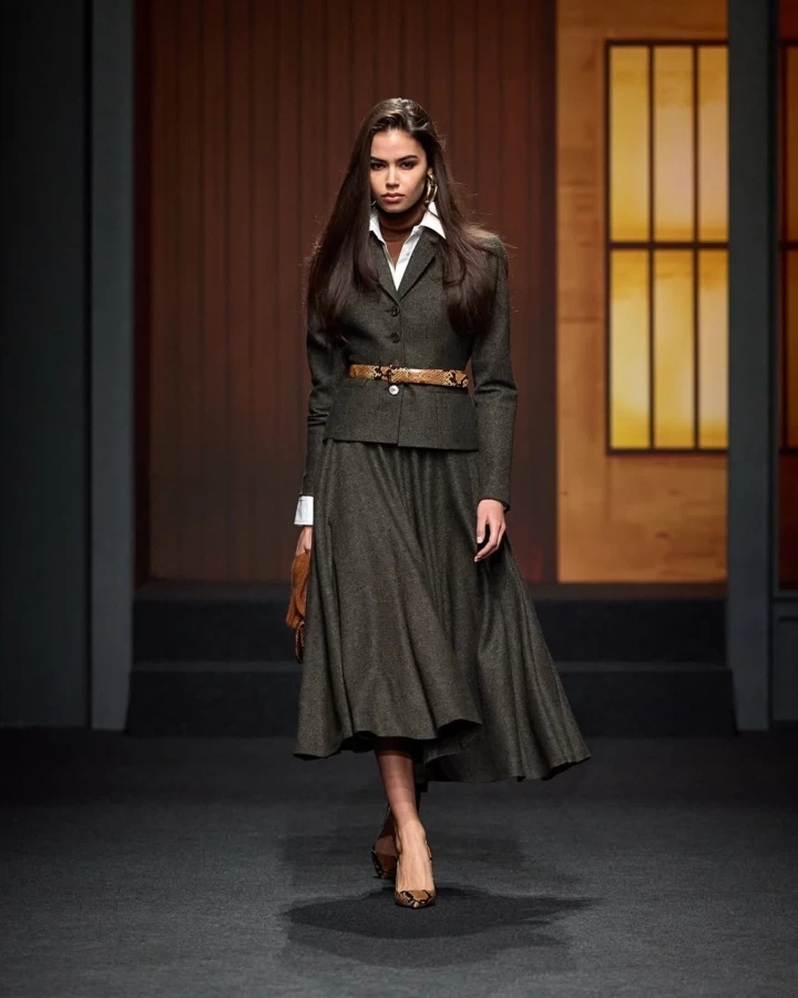 Workink girl: everyday manicure idea from Milan Fashion Week0