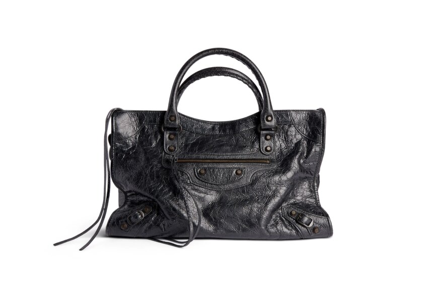 Bag Boy Club: Harris Dickinson chooses the iconic Balenciaga City