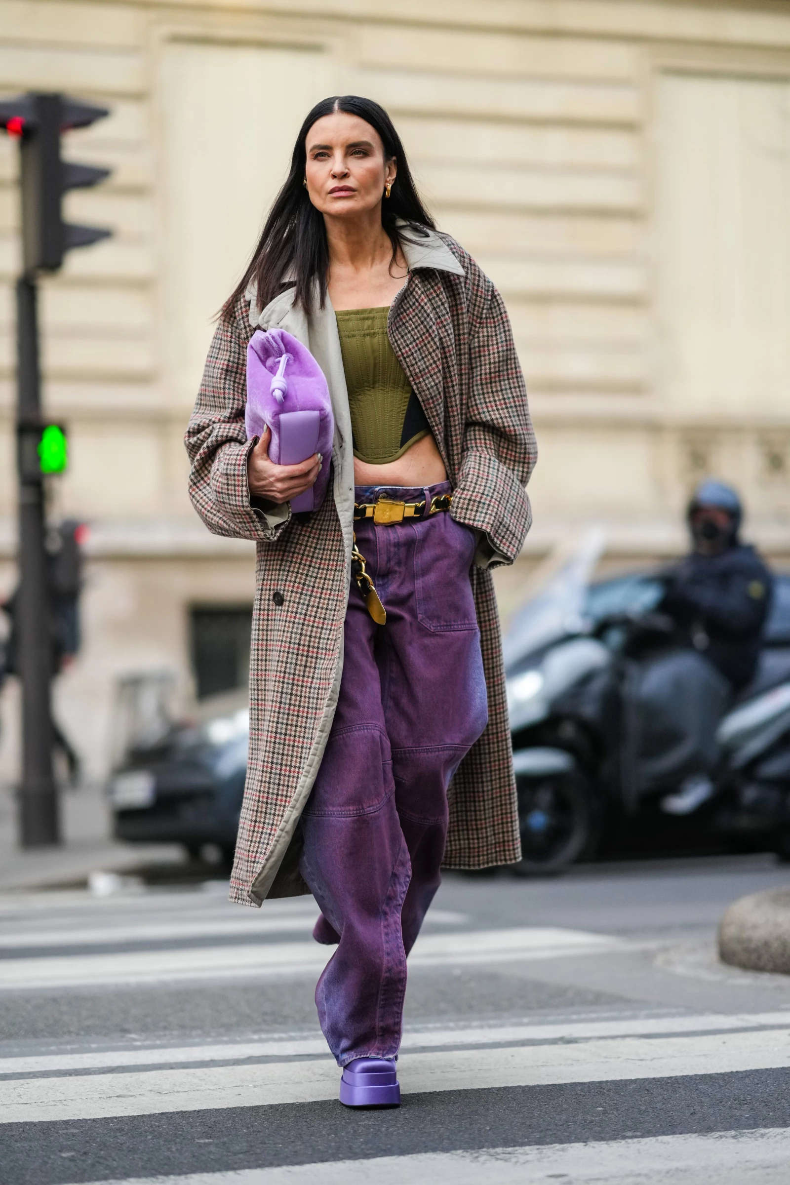 Purple jeans are the new main trend of 2026: 4 shades that will replace classic denim1