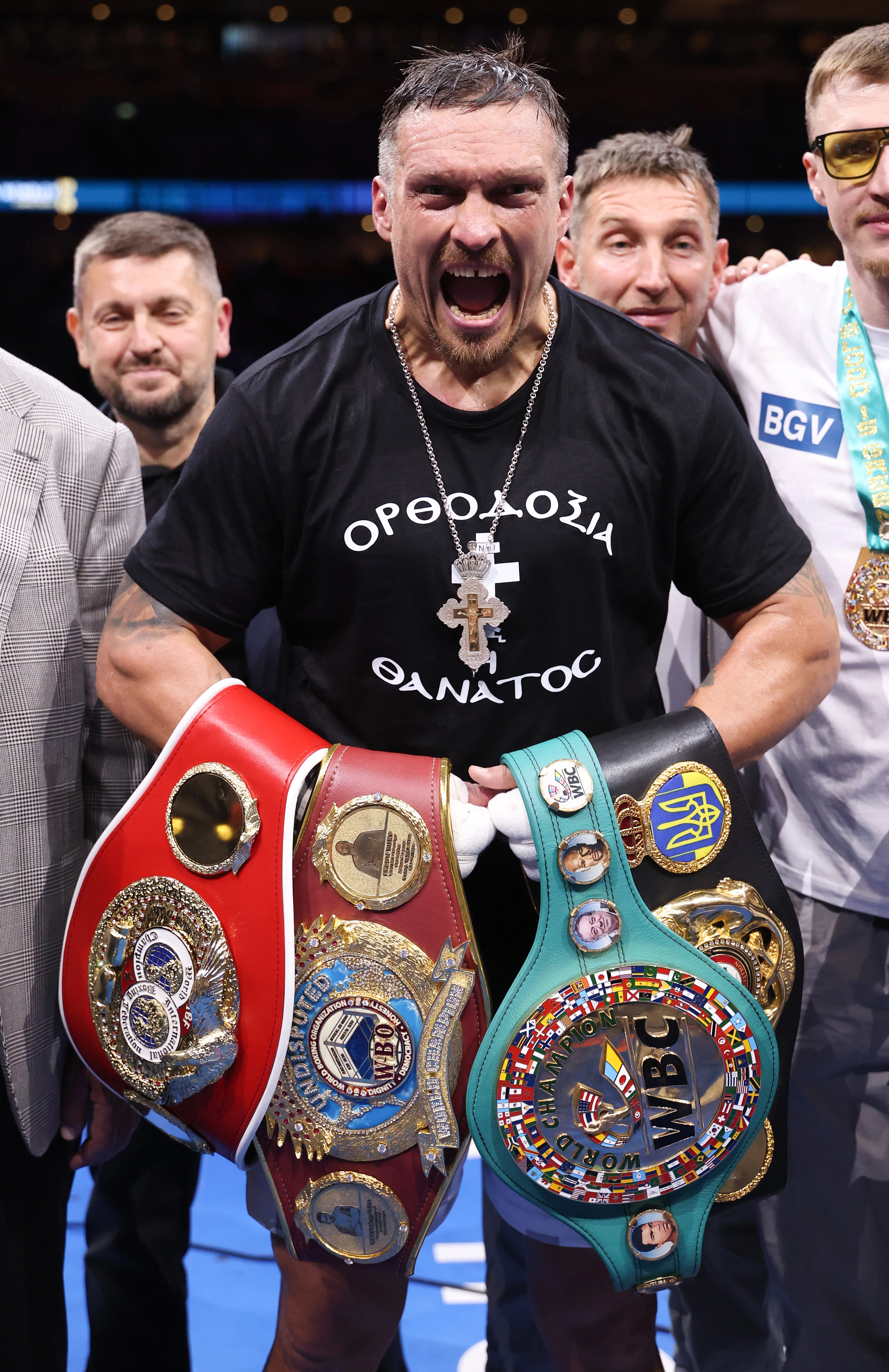 Oleksandr Usyk poses with his championship belts after defeating Daniel Dubois in a fight for the IBF, IBO, WBC and WBO heavyweight titles at Wembley Stadium. London, United Kingdom, July 19, 202527