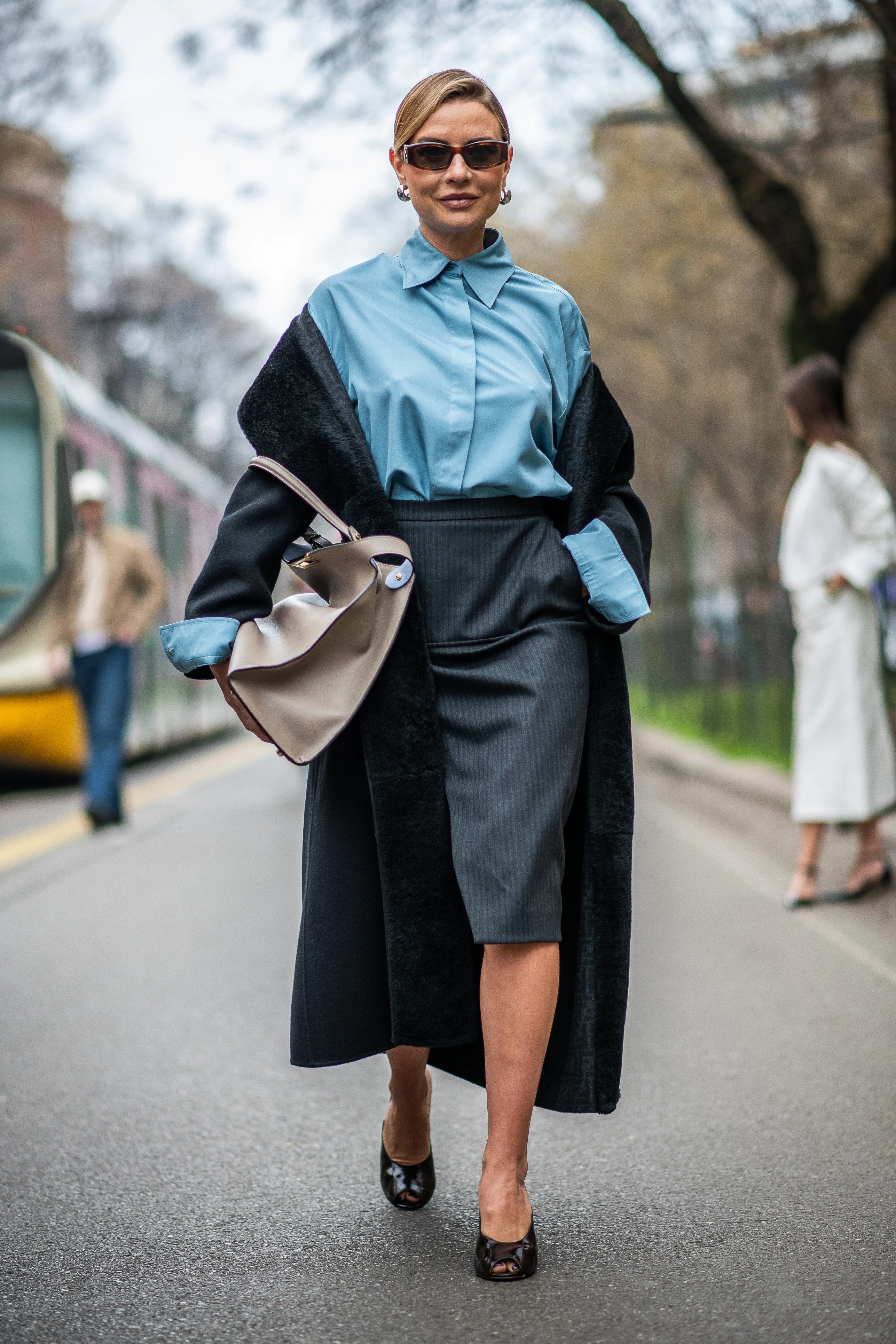 Streetstyle: the most fashionable girls on the streets of Milan34