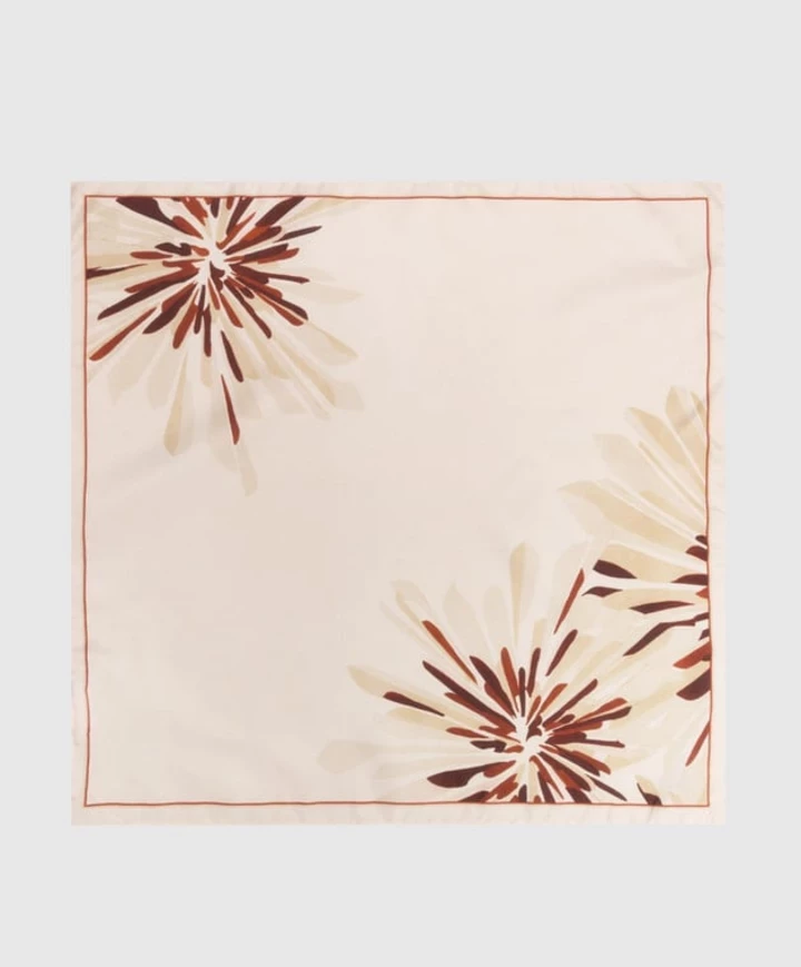 A bandana around the neck is the most fashionable accessory of the season in the style of cowboy chic.5