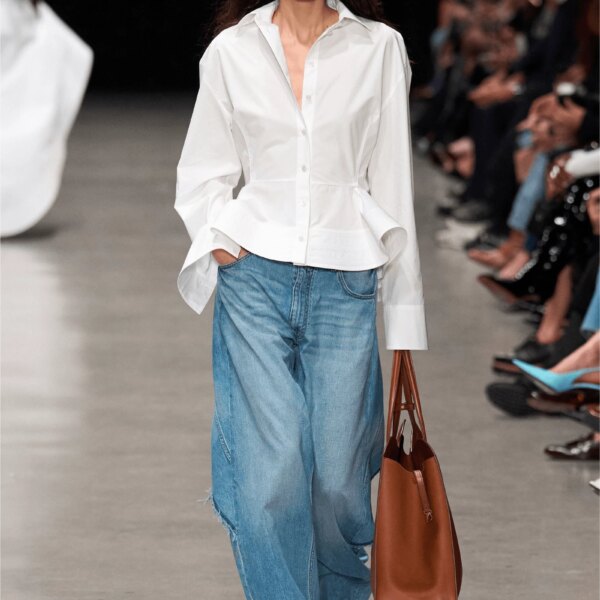 Jeans + an elegant white top – the most fashionable urban look&hellip;