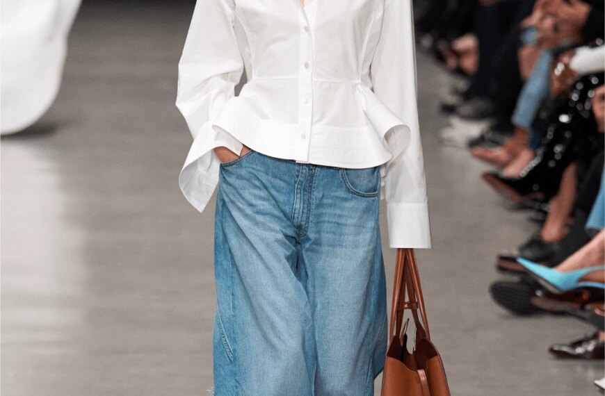 Jeans + an elegant white top – the most fashionable urban look&hellip;