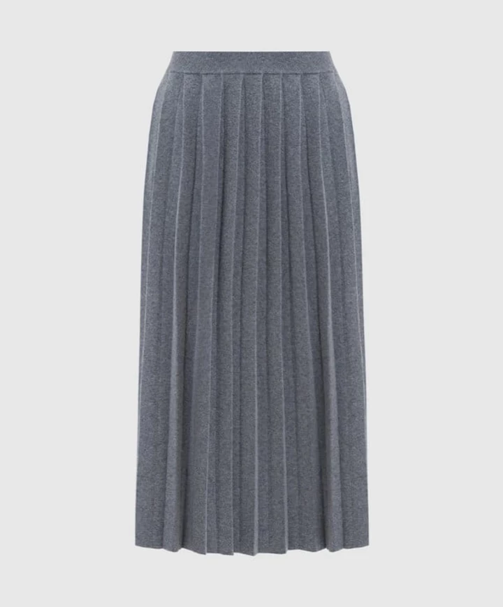 Unexpectedly, this is the skirt that fashionistas are choosing this spring3