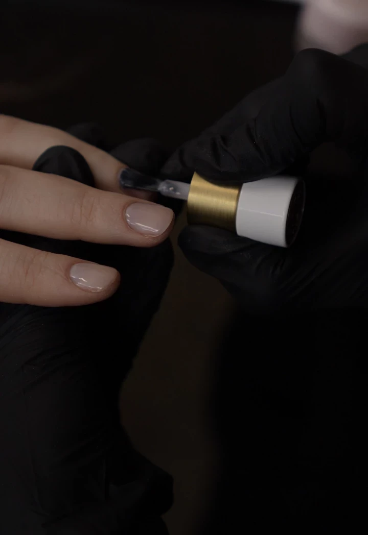 Workink girl: everyday manicure idea from Milan Fashion Week3