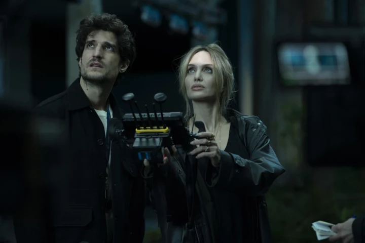 "Couture" director Alice Vinokur — about working with Jolie, Ukraine, and filming in Chanel's studios2