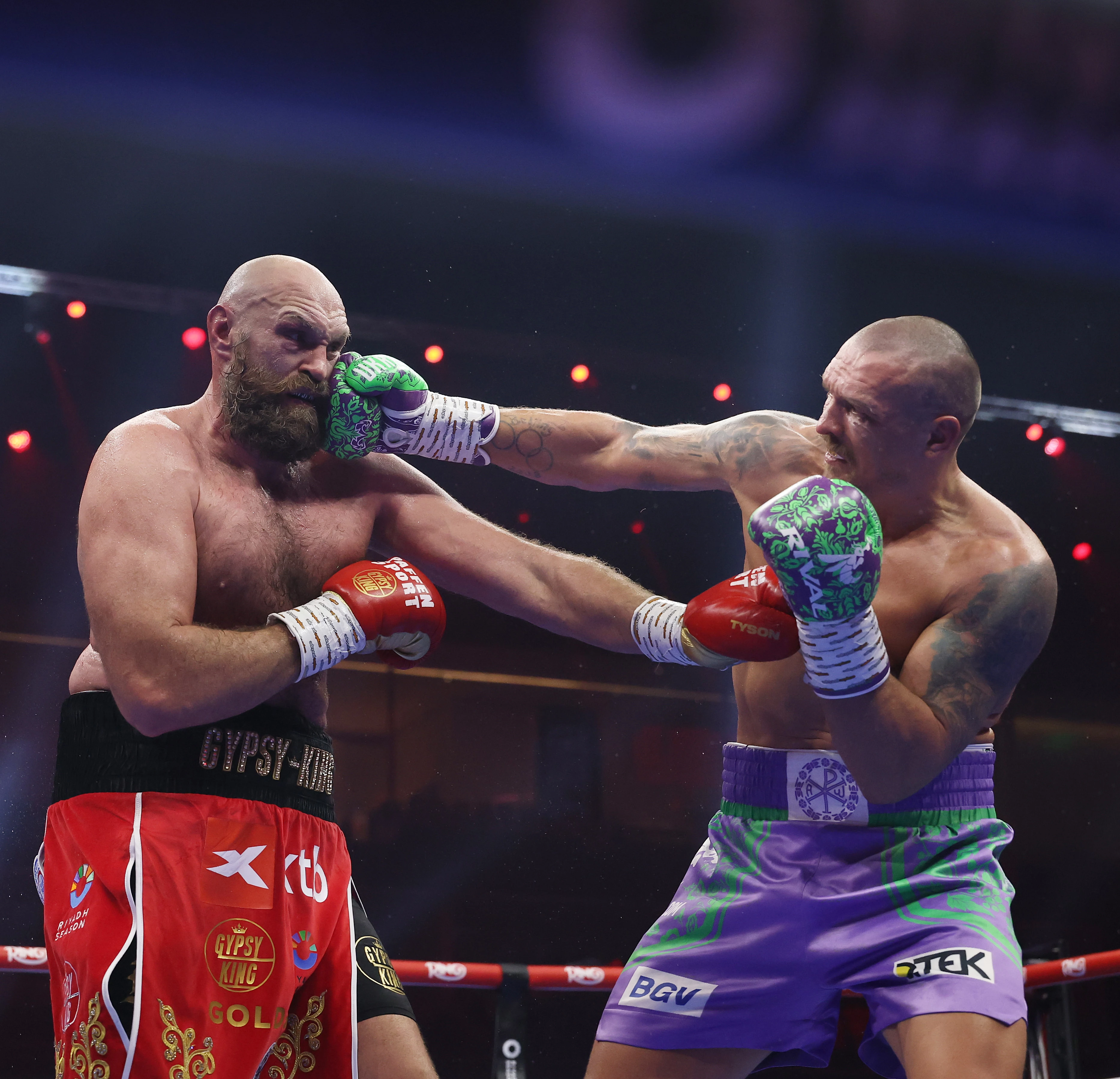 Oleksandr Usyk lands a punch against Tyson Fury during their IBF, IBO, WBA, WBC and WBO heavyweight title fight at the Kingdom Arena. Riyadh, Saudi Arabia, December 21, 202423