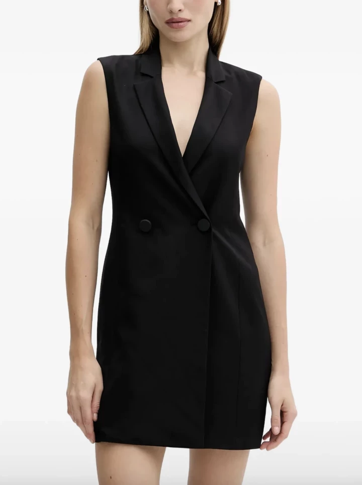 This dress alone is relevant in any season.4