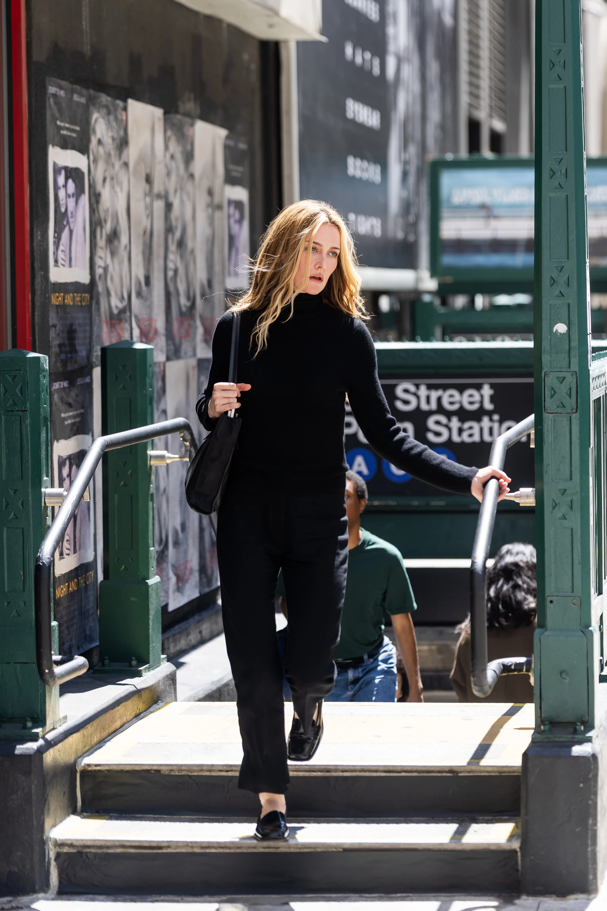 Sarah Pidgeon as Carolyn Bessette-Kennedy in the series0