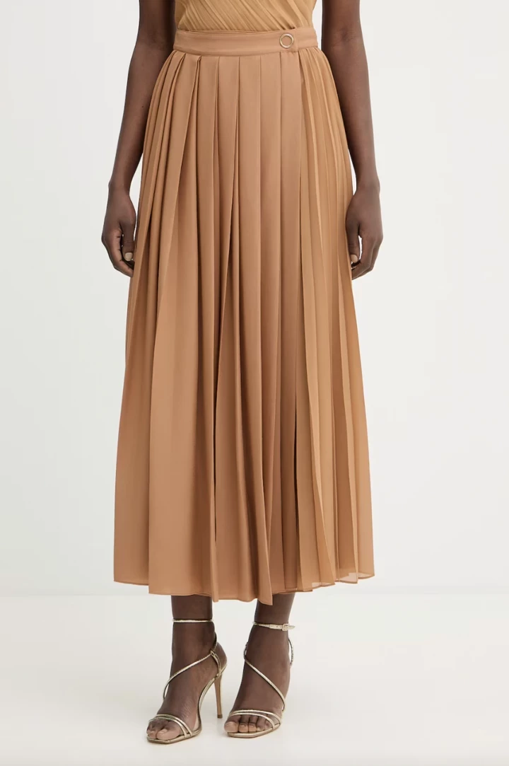 Unexpectedly, this is the skirt that fashionistas are choosing this spring6