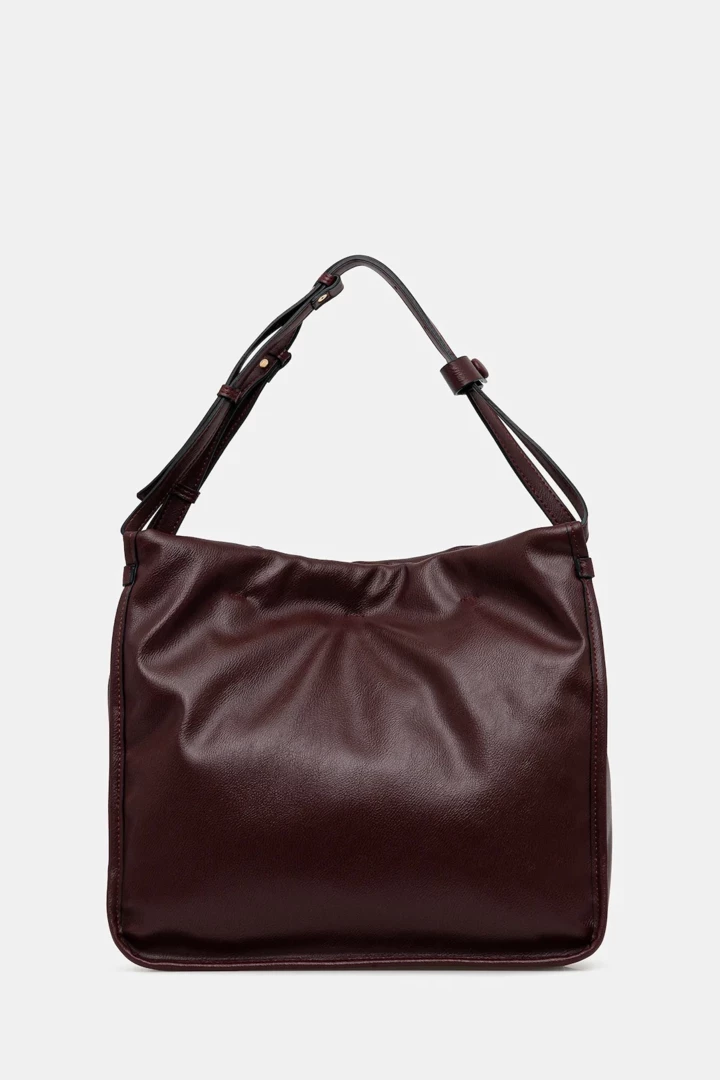 A bag in this color is the most sophisticated trend of spring10