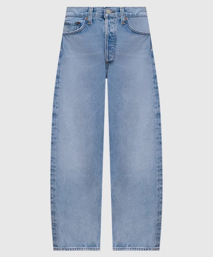 Jeans from this brand are in the wardrobe of all fashion insiders.4