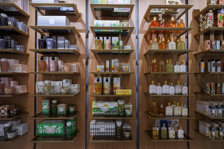 Jan niche concept at Leonardo: a new space for niche perfumery3