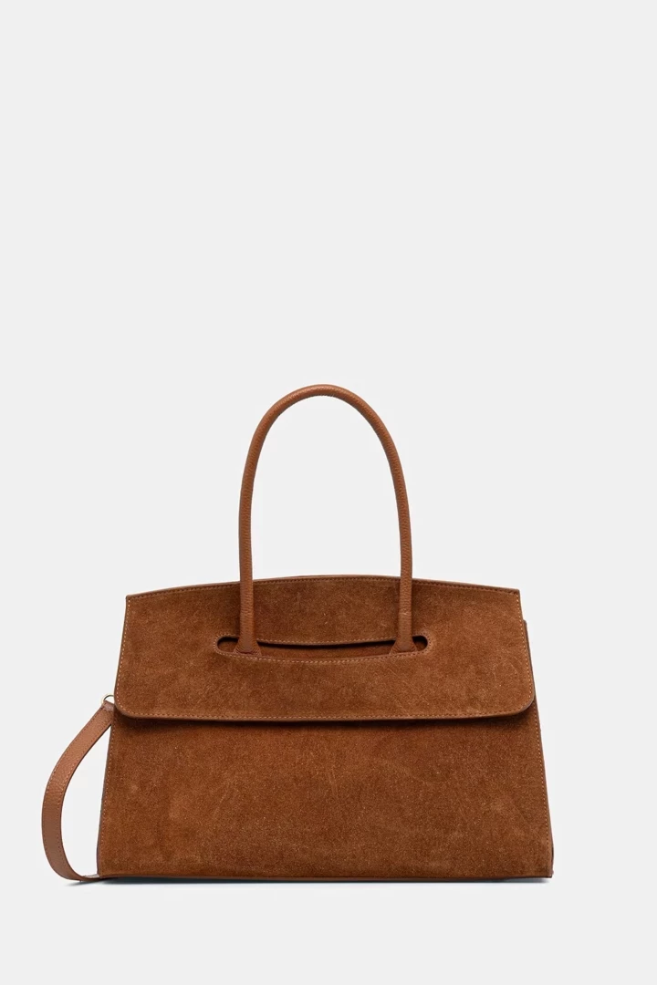 The main accessory of spring 2026 has already been determined - and it's a caramel suede bag 6 The main accessory of spring 2026 has already been determined - and it's a caramel suede bag5