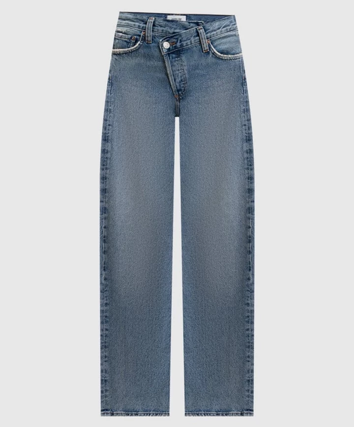 Jeans from this brand are in the wardrobe of all fashion insiders.5