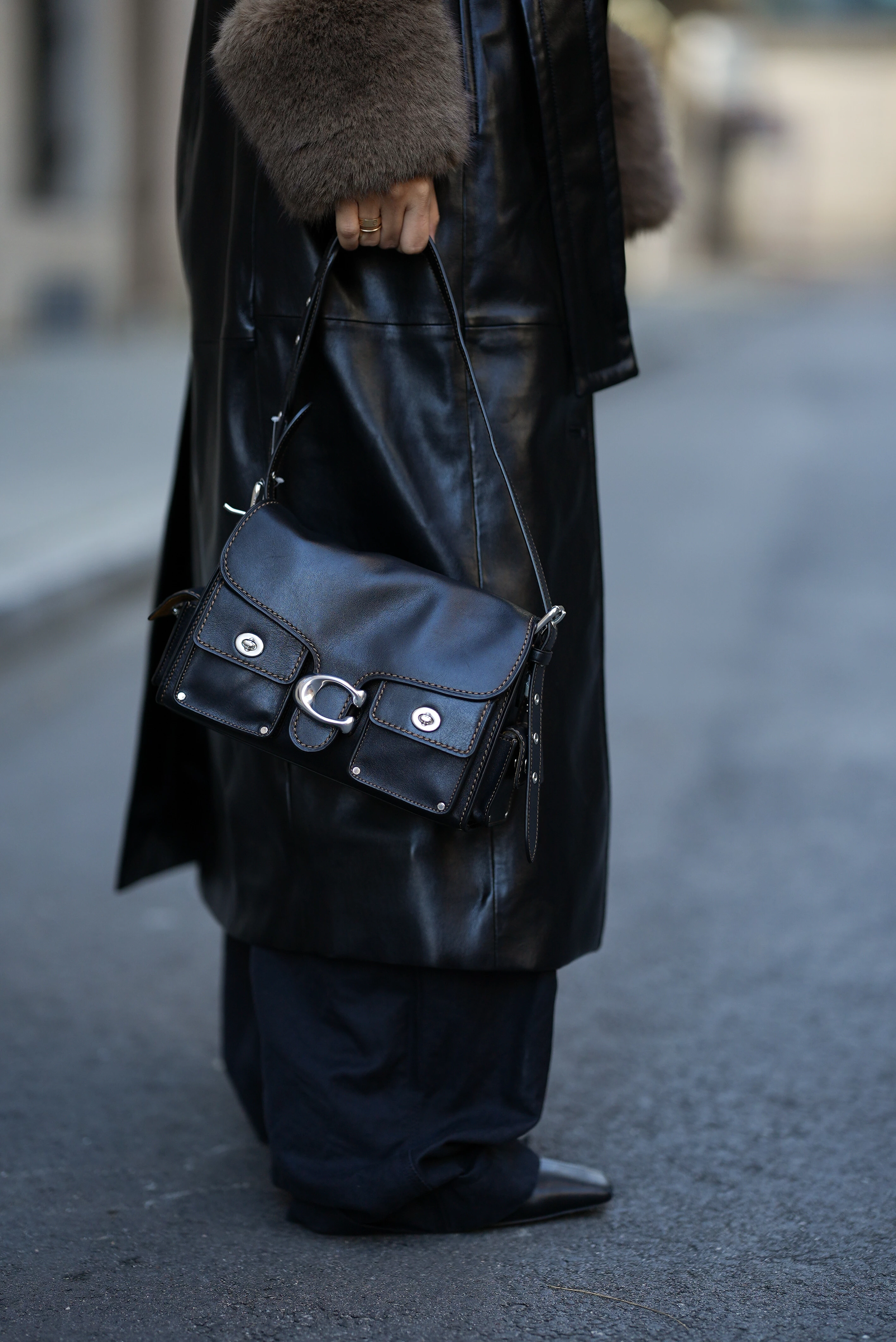 Coach bags are the favorite accessories of famous fashionistas5