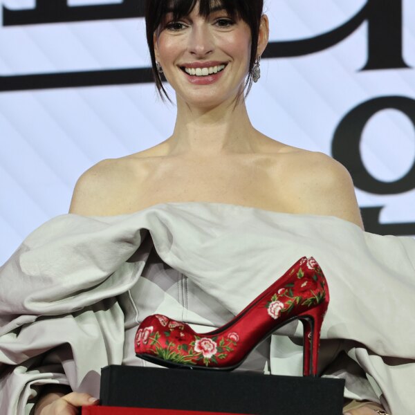 Same bangs: Anne Hathaway repeats iconic transformation from “The Devil Wears Prada”